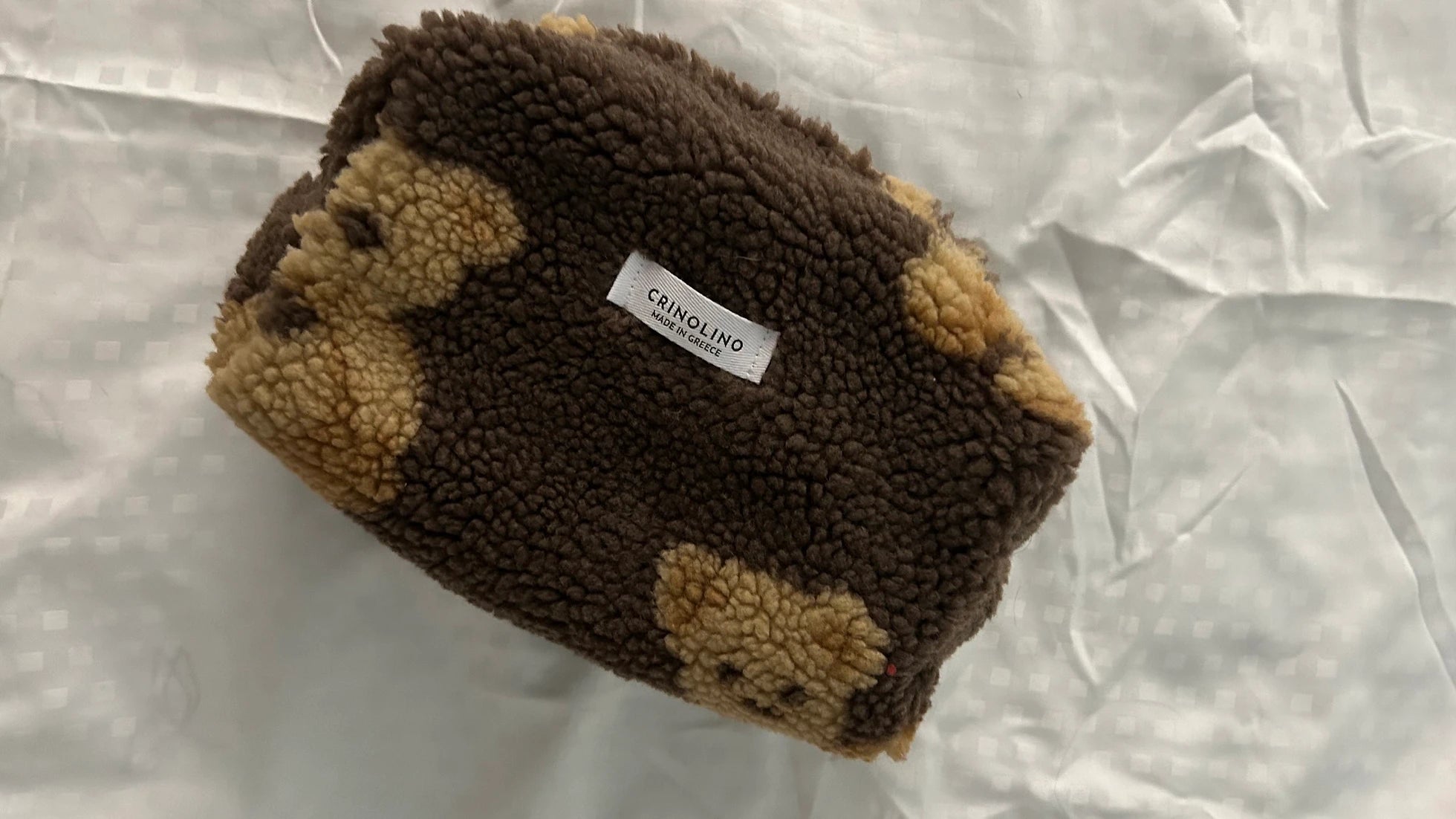 Crinolino Bear hug makeup bag